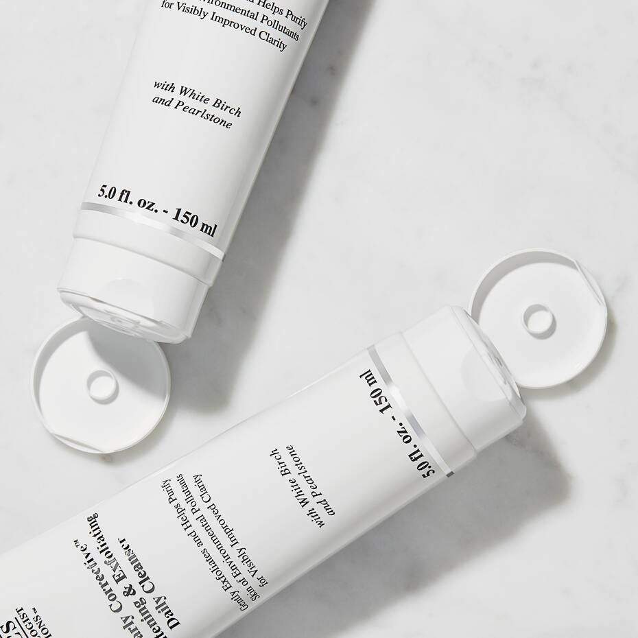  Clearly Corrective™ Brightening & Exfoliating Daily Cleanser 